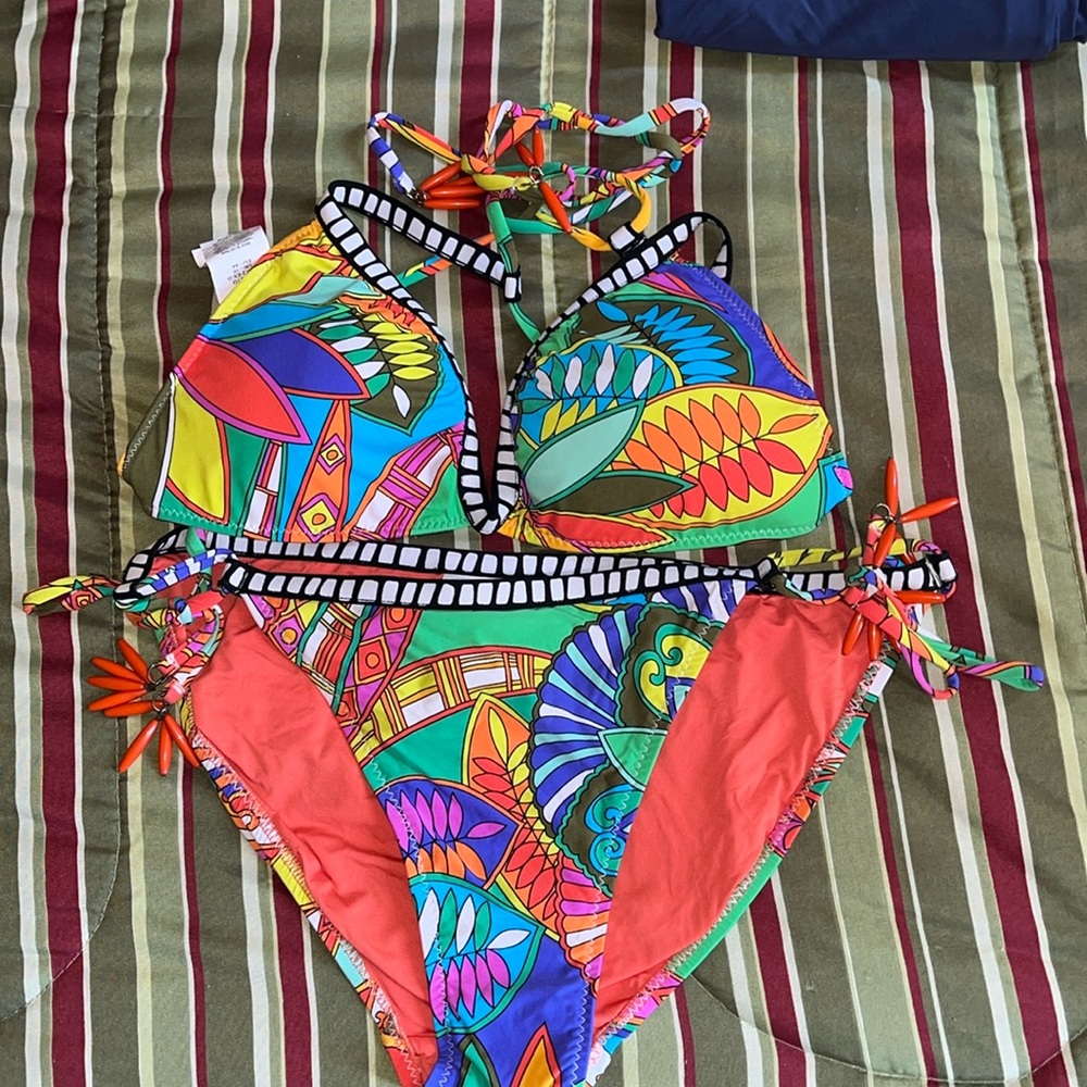 Beautiful vibrant Trina Turk EUC